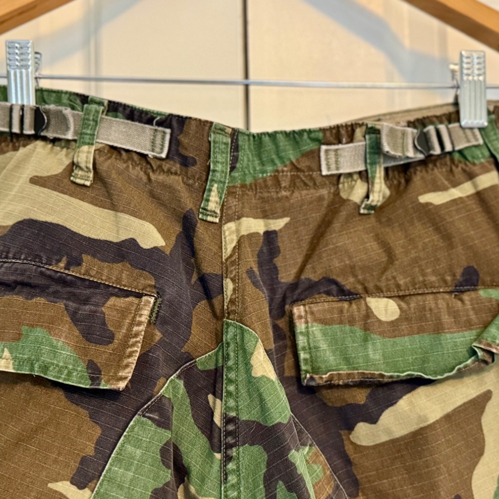 1990s camo cargo pants POCKETS FOR DAYS - Picture 6 of 6